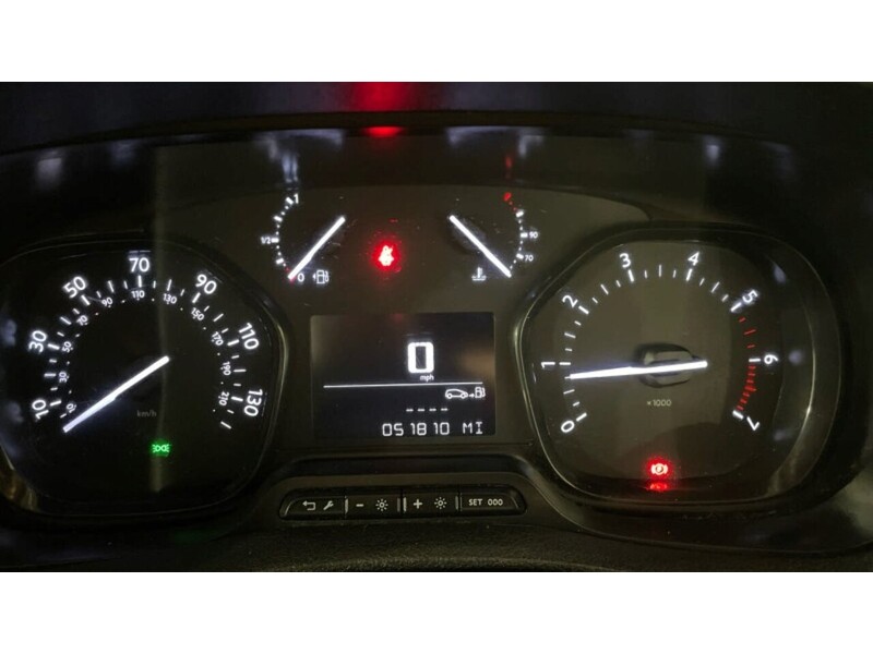 Vauxhall Vivaro Turbo D 3100 Sportive L2 H1 (145PS) - U7178