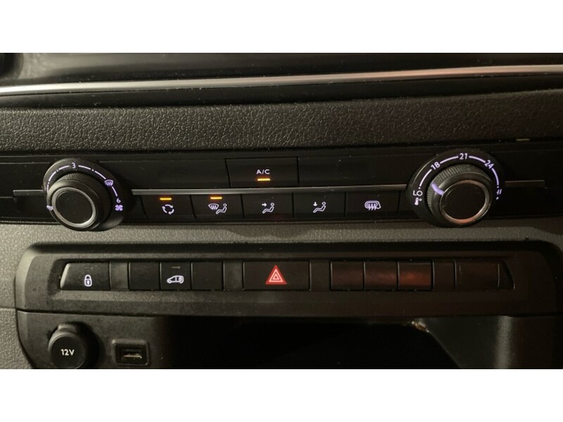 Vauxhall Vivaro Turbo D 3100 Sportive L2 H1 (145PS) - U7178