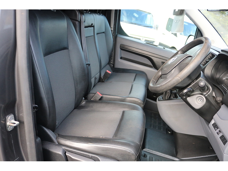 Vauxhall Vivaro L2h1 2700 Sportive S/S - U28057