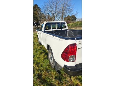 2.4 D-4D Active Pickup 2dr Diesel Manual 4WD Euro 6 (3.5t) (150 ps) Pickup Manual Diesel