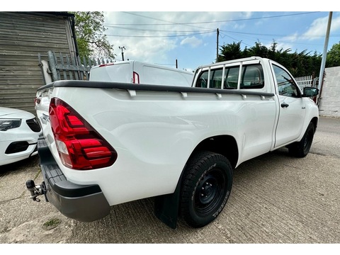 2.4 D-4D Active Narrow Body Pickup 2dr Diesel Manual 4WD Euro 6 (150 ps)