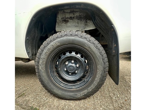 2.4 D-4D Active Narrow Body Pickup 2dr Diesel Manual 4WD Euro 6 (150 ps)