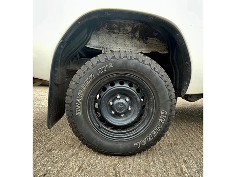 2.4 D-4D Active Narrow Body Pickup 2dr Diesel Manual 4WD Euro 6 (150 ps)