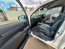 Toyota Hilux 2.4 D-4D Active Narrow Body Pickup 2dr Diesel Manual 4WD Euro 6 (150 ps) 