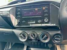 Toyota Hilux 2.4 D-4D Active Narrow Body Pickup 2dr Diesel Manual 4WD Euro 6 (150 ps) 