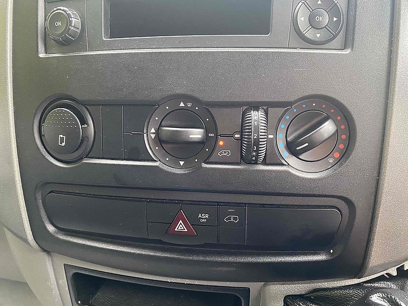 Mercedes-Benz 313 2.1 CDI LWB LUTON VAN TAIL LIFT - YELLOW