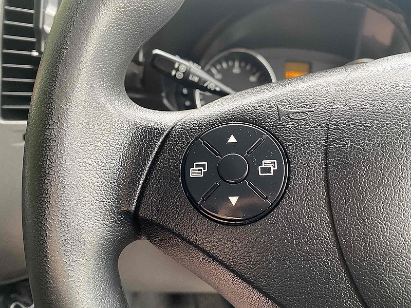 Mercedes-Benz 313 2.1 CDI LWB LUTON VAN TAIL LIFT - YELLOW