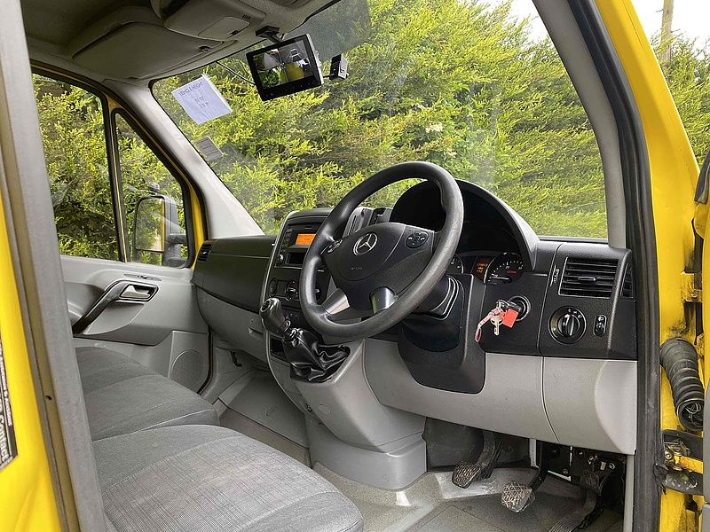 Mercedes-Benz 313 2.1 CDI LWB LUTON VAN TAIL LIFT - YELLOW