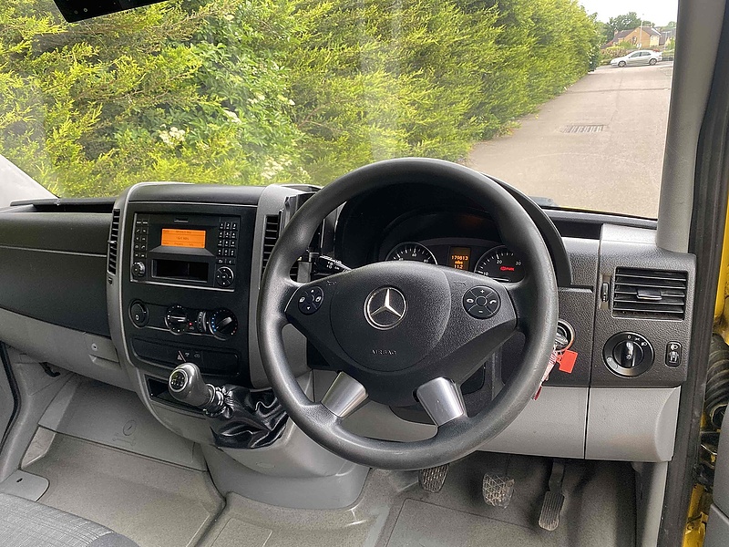 Mercedes-Benz 313 2.1 CDI LWB LUTON VAN TAIL LIFT - YELLOW