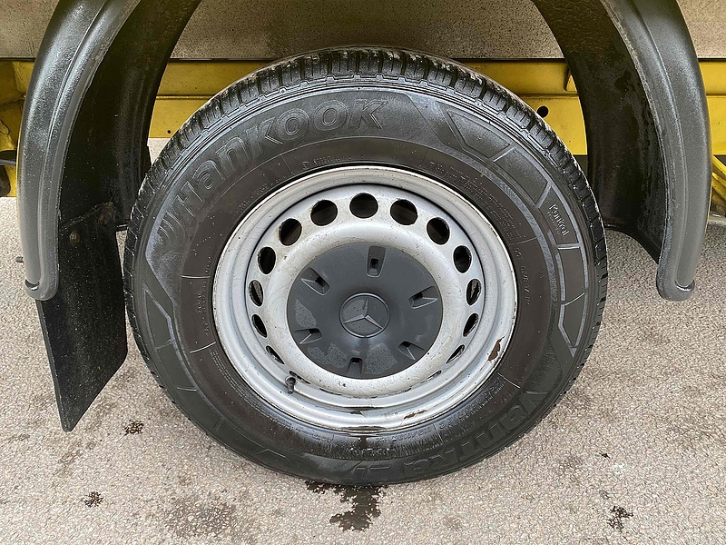 Mercedes-Benz 313 2.1 CDI LWB LUTON VAN TAIL LIFT - YELLOW