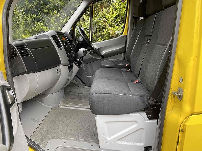 Mercedes-Benz 313 2.1 CDI LWB LUTON VAN TAIL LIFT - YELLOW