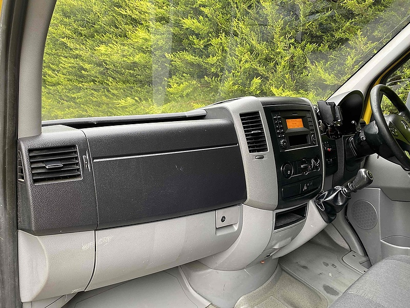 Mercedes-Benz 313 2.1 CDI LWB LUTON VAN TAIL LIFT - YELLOW