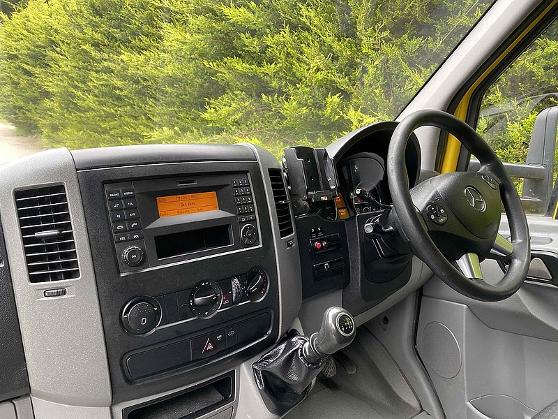 Mercedes-Benz 313 2.1 CDI LWB LUTON VAN TAIL LIFT - YELLOW