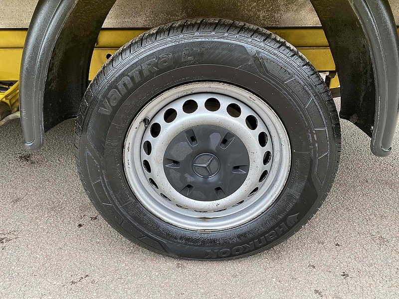 Mercedes-Benz 313 2.1 CDI LWB LUTON VAN TAIL LIFT - YELLOW