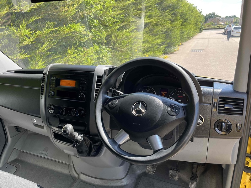 Mercedes-Benz 2.1 313 CDI LWB LUTON VAN TAIL LIFT - YELLOW