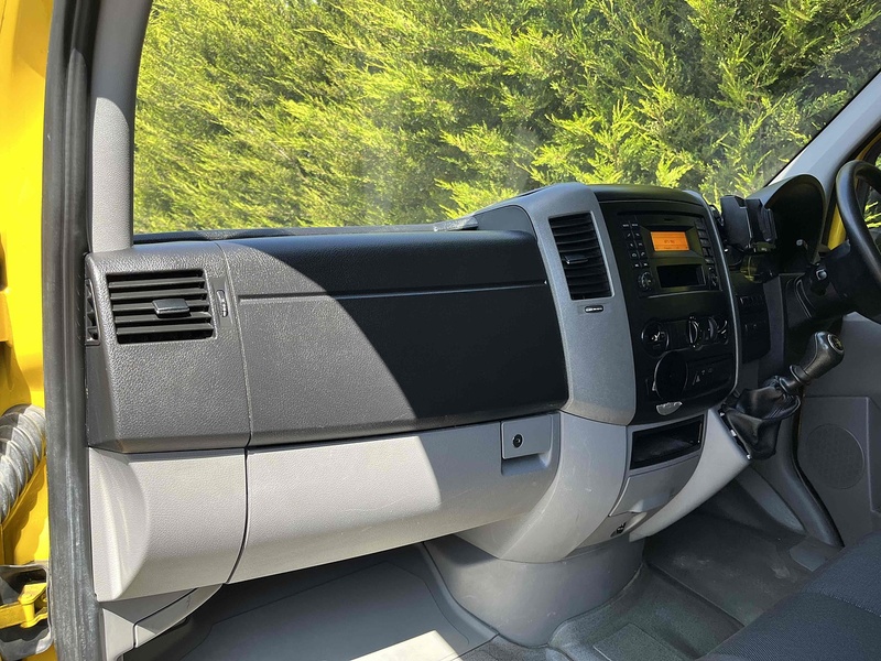 Mercedes-Benz 2.1 313 CDI LWB LUTON VAN TAIL LIFT - YELLOW