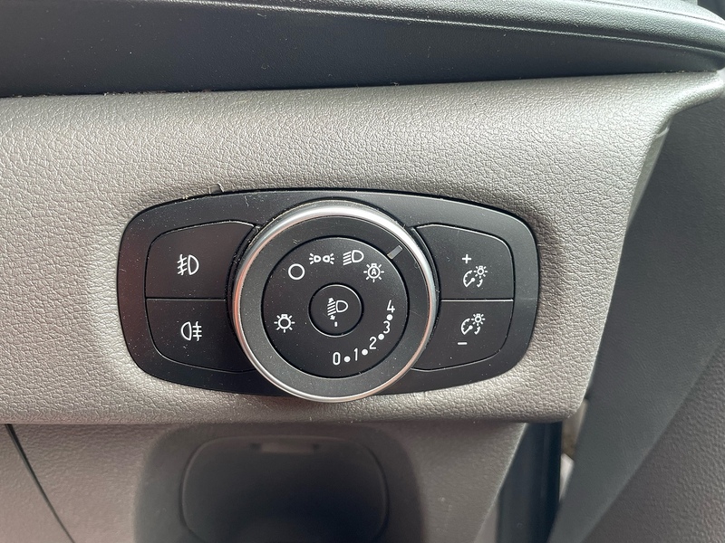Ford 320 2.0 EcoBlue Limited SWB PANEL VAN - EURO 6