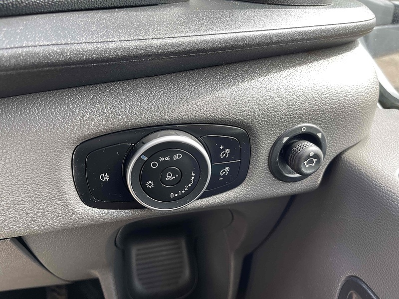 Ford 2.0 350 EcoBlue Leader XLWB L4 LUTON VAN TAIL LIFT - EURO 6 2.0 2dr Luton Van Manual Diesel