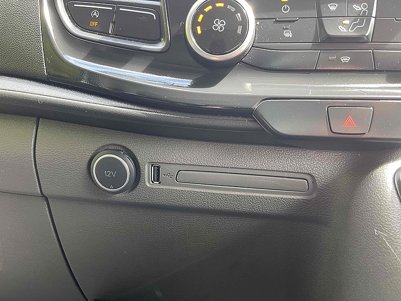 Ford 2.0 350 EcoBlue Leader XLWB L4 LUTON VAN TAIL LIFT - EURO 6 2.0 2dr Luton Van Manual Diesel