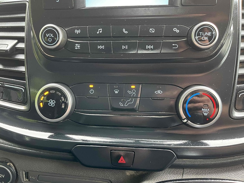 Ford 2.0 350 EcoBlue Leader MWB DOUBLE CAB TIPPER - 7 SEATS