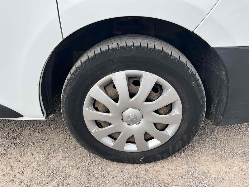 Renault 1.6 dCi 29 Business LWB PANEL VAN WHITE - 3 SEATS