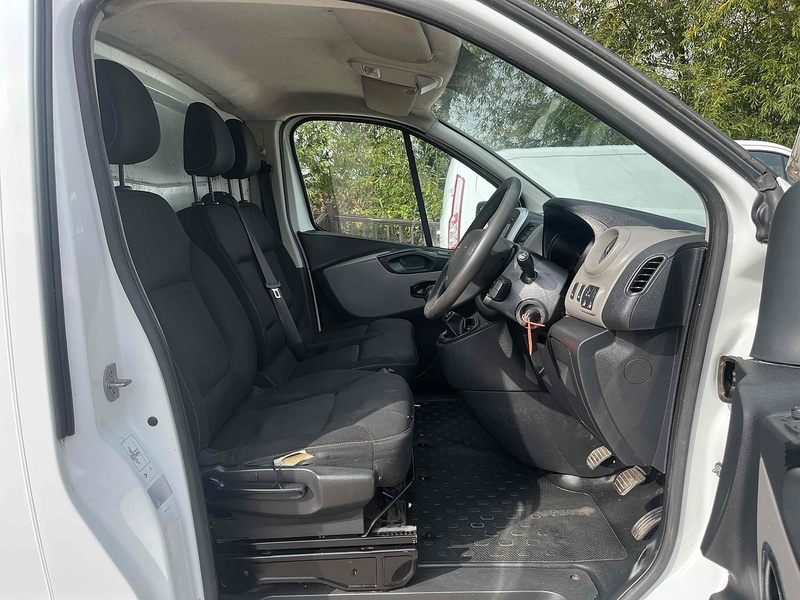 Renault 1.6 dCi 29 Business LWB PANEL VAN WHITE - 3 SEATS