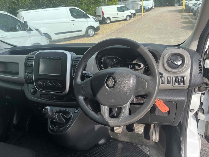 Renault 1.6 dCi 29 Business LWB PANEL VAN WHITE - 3 SEATS