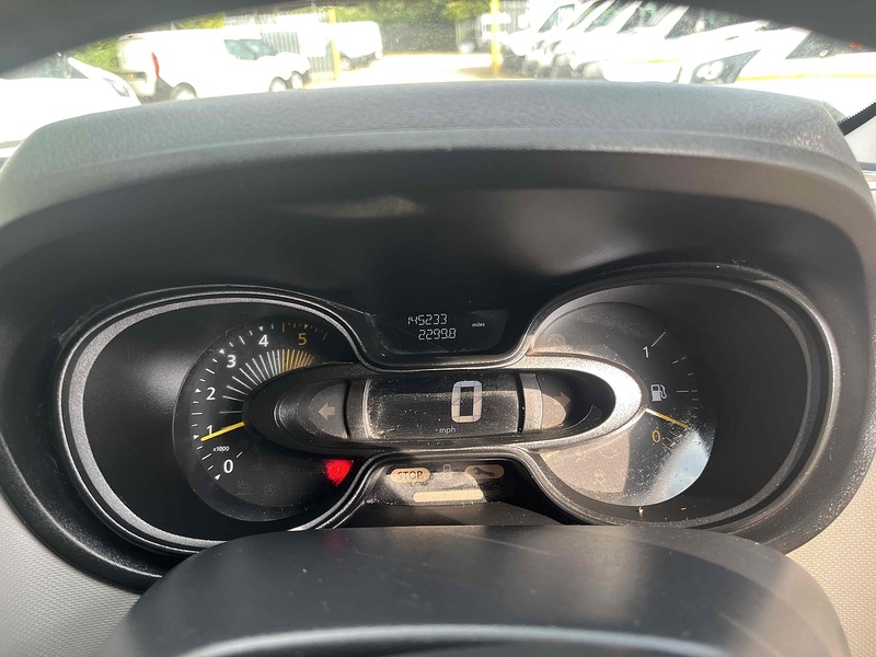 Renault 1.6 dCi 29 Business LWB PANEL VAN WHITE - 3 SEATS