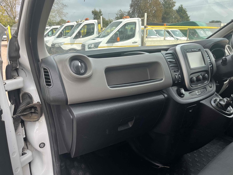 Renault 1.6 dCi 29 Business LWB PANEL VAN WHITE - 3 SEATS