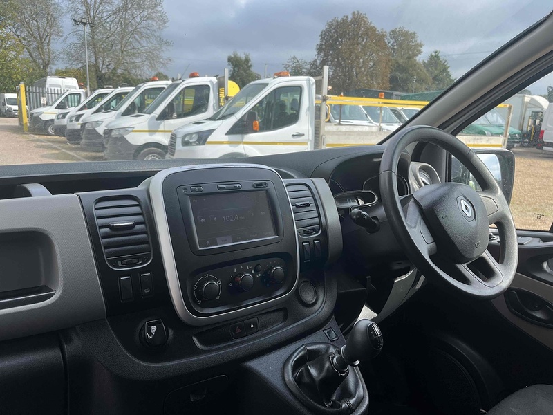 Renault 1.6 dCi 29 Business LWB PANEL VAN WHITE - 3 SEATS