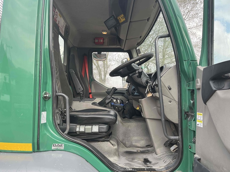 DAF 6.7l 18 TON DROPSIDE WITH ATLAS CRANE BLOCK GRAB - MANUAL