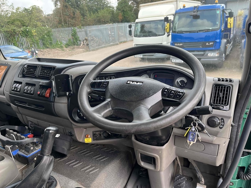 DAF 6.7l 18 TON DROPSIDE WITH ATLAS CRANE BLOCK GRAB - MANUAL