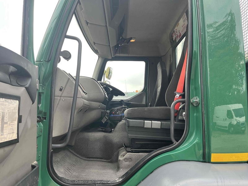 DAF 6.7l 18 TON DROPSIDE WITH ATLAS CRANE BLOCK GRAB - MANUAL