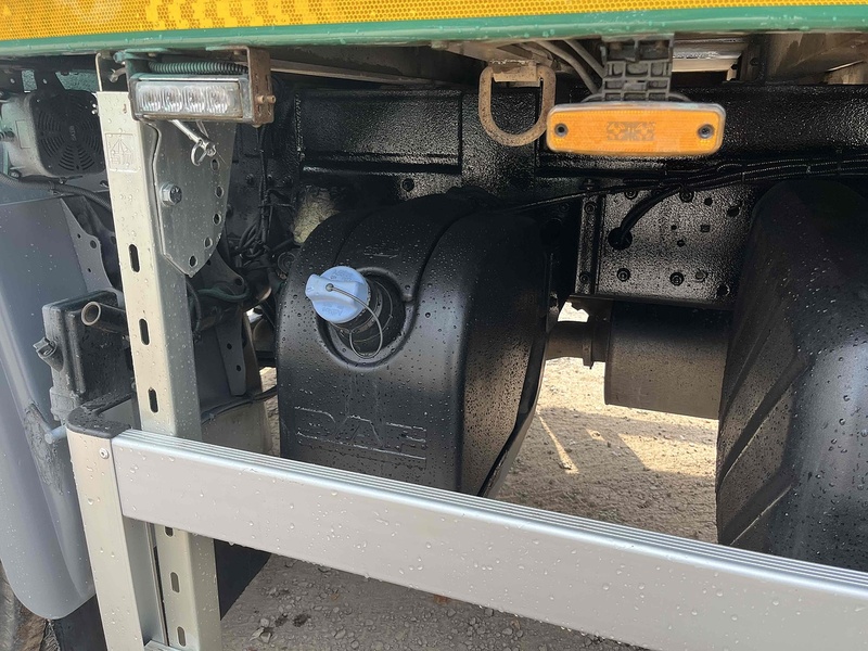 DAF 6.7l 18 TON DROPSIDE WITH ATLAS CRANE BLOCK GRAB - MANUAL