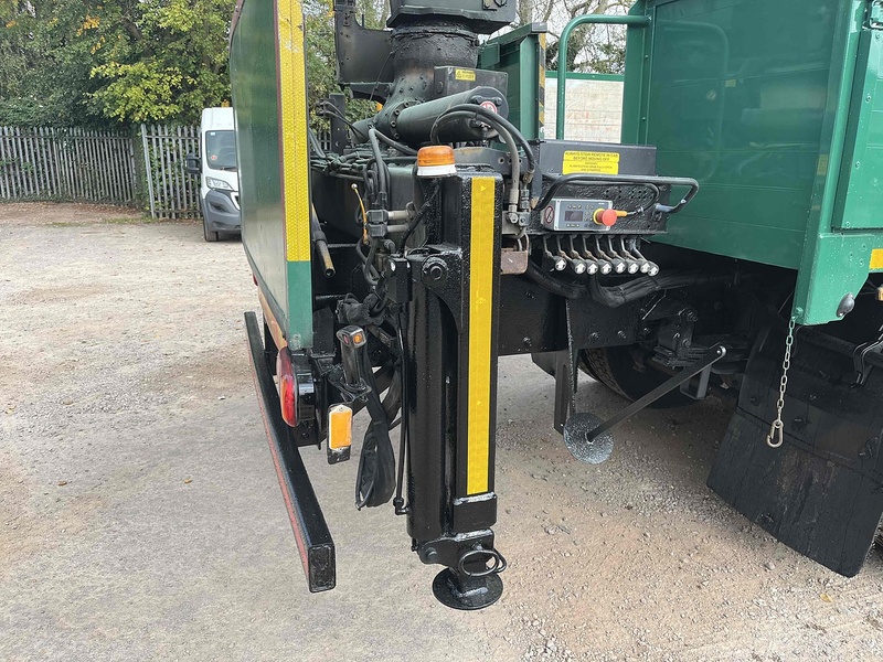 DAF 6.7l 18 TON DROPSIDE WITH ATLAS CRANE BLOCK GRAB - MANUAL