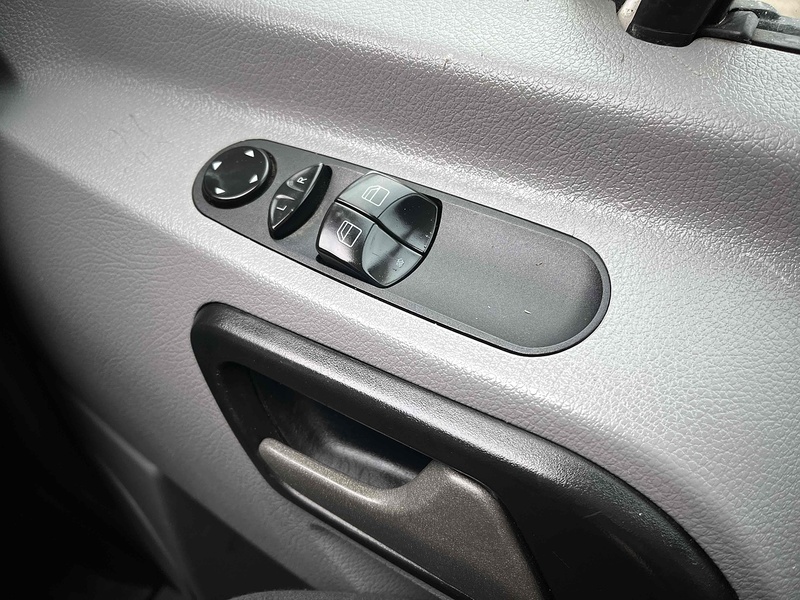 Volkswagen 2.0 TDI BlueMotion Tech CR35 LWB PANEL VAN - WHITE