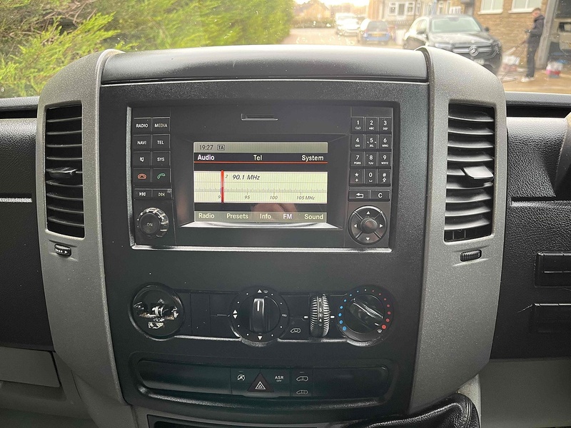 Volkswagen 2.0 TDI BlueMotion Tech CR35 LWB PANEL VAN - WHITE