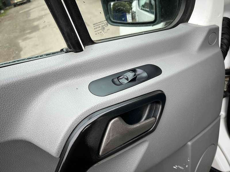 Volkswagen 2.0 TDI BlueMotion Tech CR35 LWB PANEL VAN - WHITE