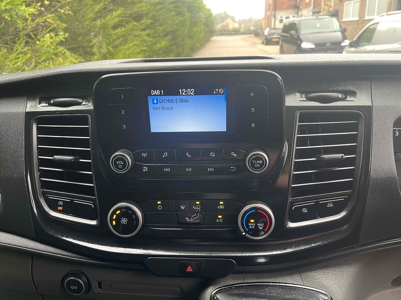 Ford 2.0 350 EcoBlue Leader L4 XLWB LUTON VAN TAIL LIFT EURO 6 - DRW