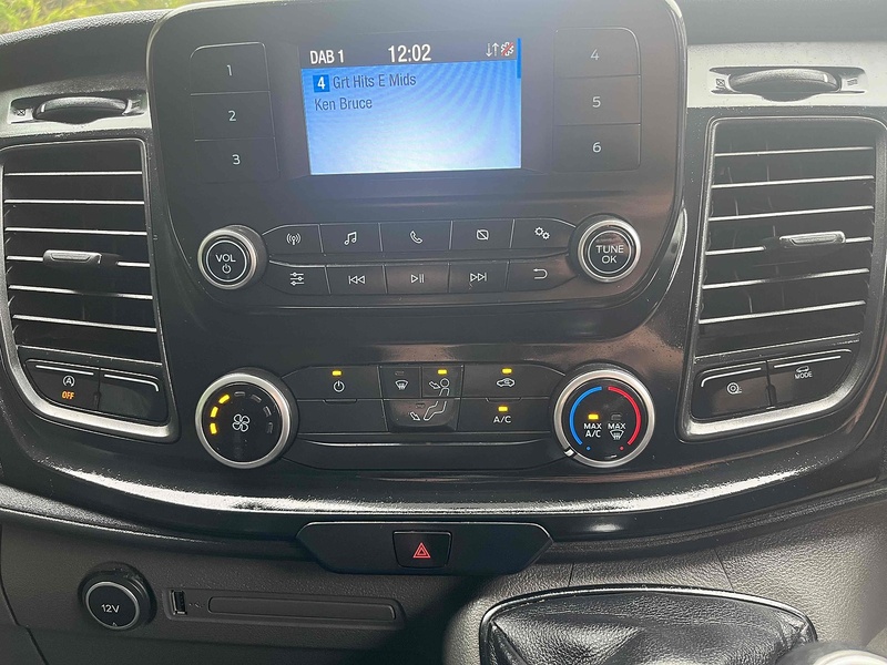 Ford 2.0 350 EcoBlue Leader L4 XLWB LUTON VAN TAIL LIFT EURO 6 - DRW