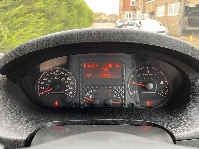 Peugeot BlueHDi 335 2.2 LWB Traffic Management Low & Go Tail Ramp