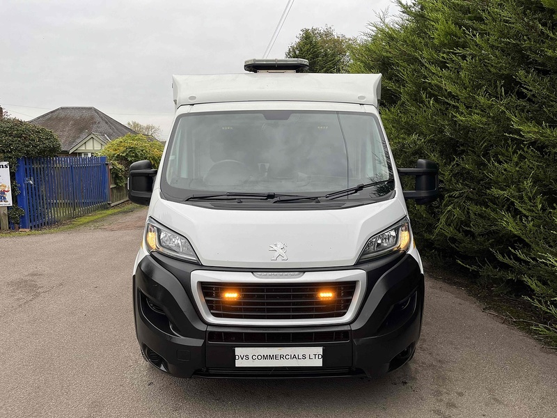 Peugeot BlueHDi 335 2.2 LWB Traffic Management Low & Go Tail Ramp