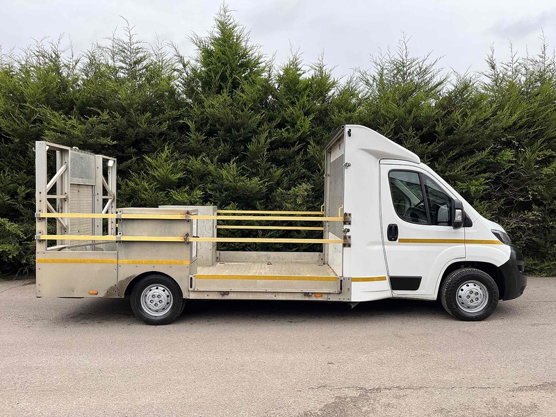 Peugeot BlueHDi 335 2.2 LWB Traffic Management Low & Go Tail Ramp