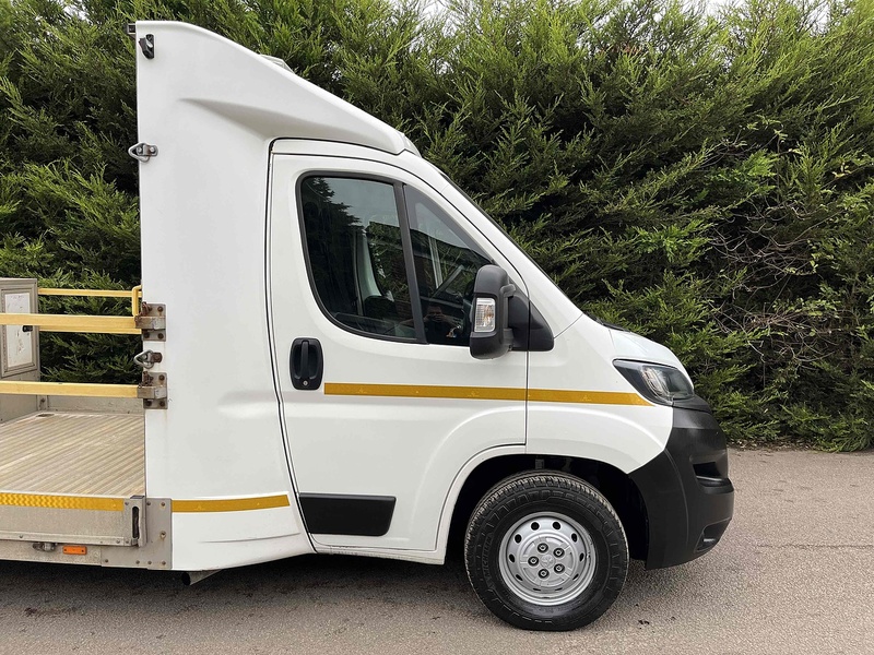 Peugeot BlueHDi 335 2.2 LWB Traffic Management Low & Go Tail Ramp