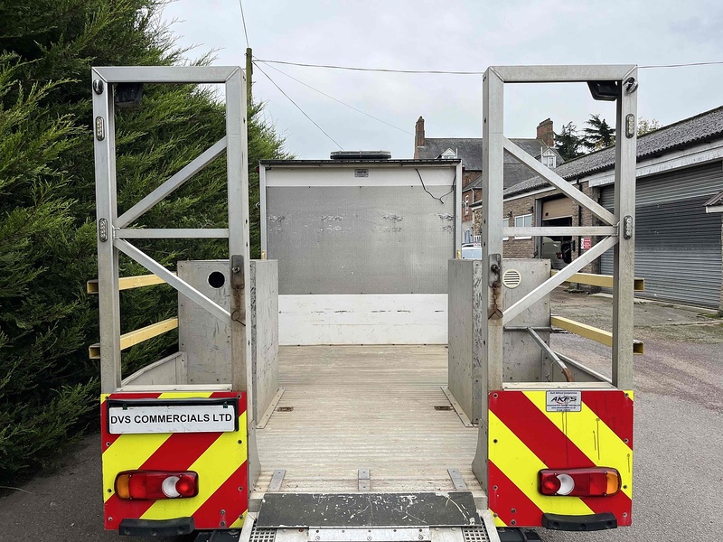 Peugeot BlueHDi 335 2.2 LWB Traffic Management Low & Go Tail Ramp