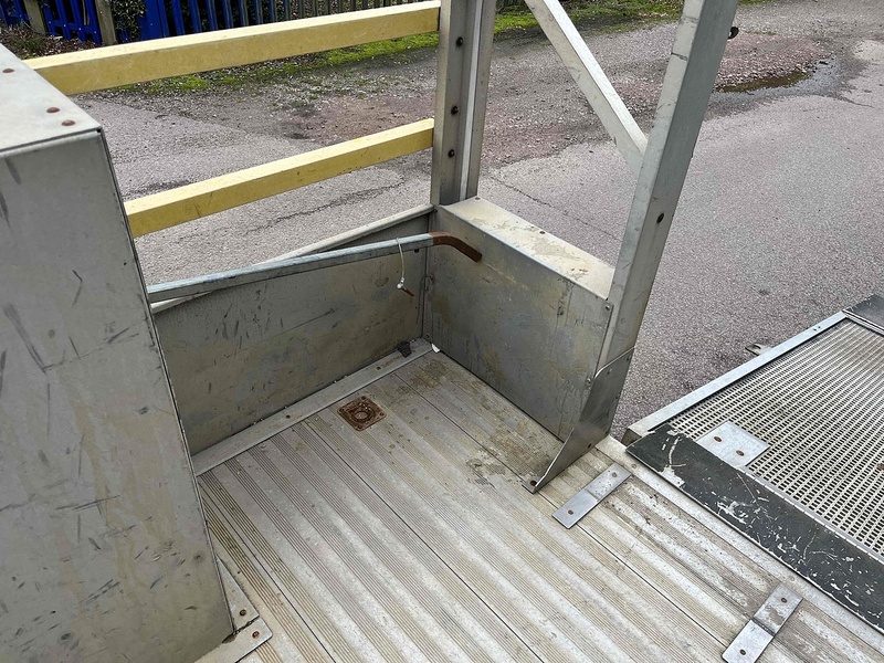 Peugeot BlueHDi 335 2.2 LWB Traffic Management Low & Go Tail Ramp