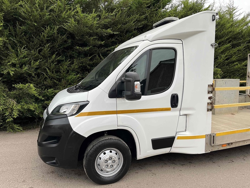 Peugeot BlueHDi 335 2.2 LWB Traffic Management Low & Go Tail Ramp