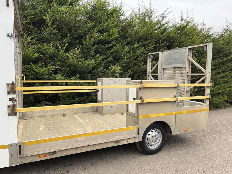 Peugeot BlueHDi 335 2.2 LWB Traffic Management Low & Go Tail Ramp