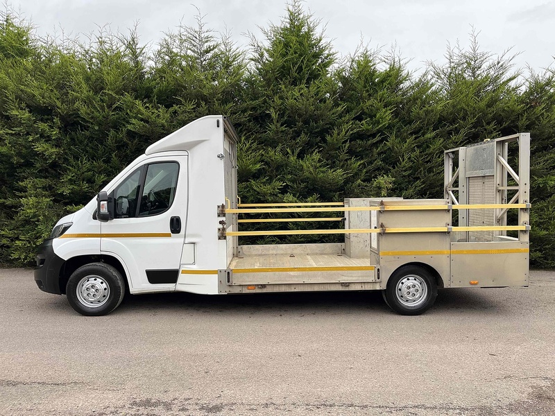 Peugeot BlueHDi 335 2.2 LWB Traffic Management Low & Go Tail Ramp