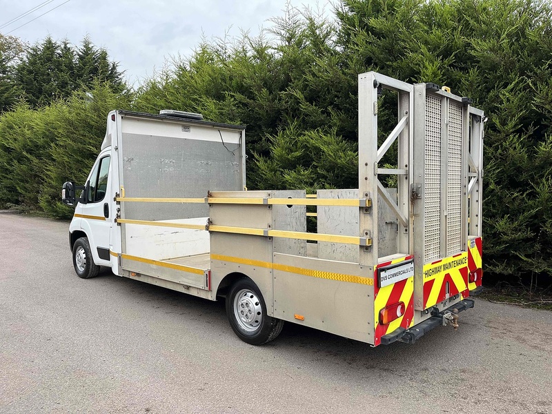 Peugeot BlueHDi 335 2.2 LWB Traffic Management Low & Go Tail Ramp